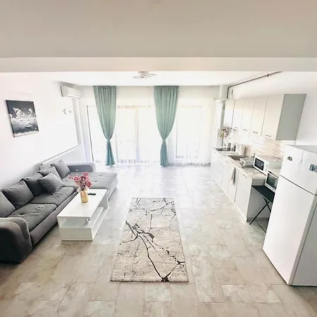 Amr Mamaia Apartment