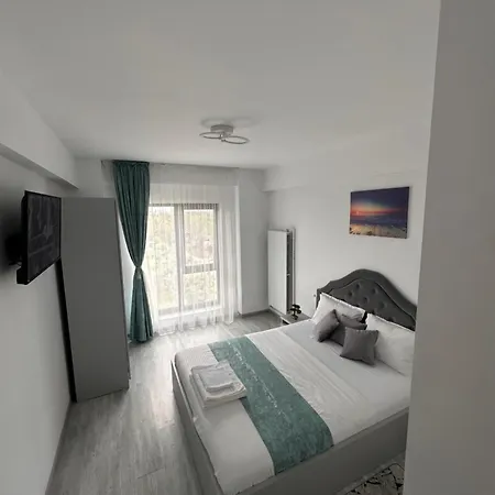 Amr Mamaia Apartment *