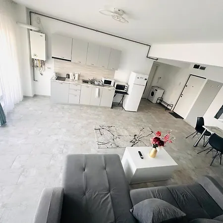 Amr Mamaia Apartment *